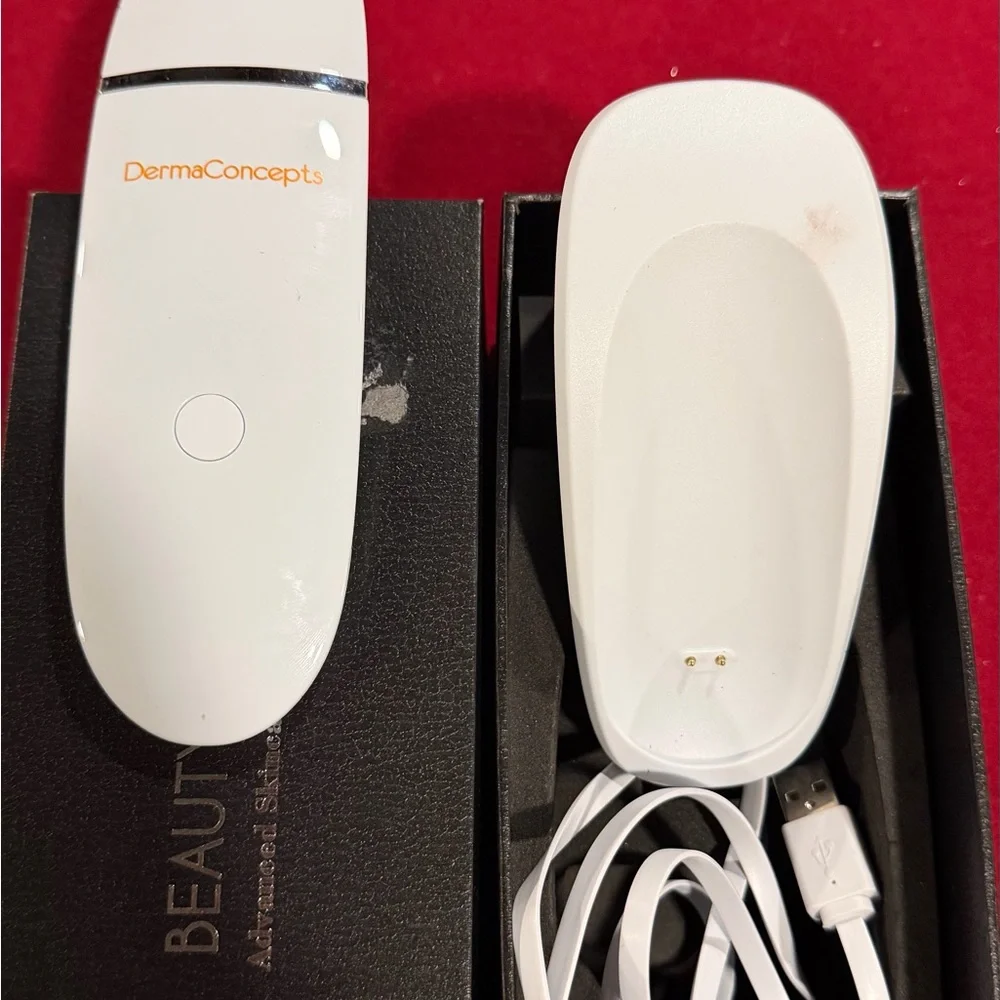 White Facial Device